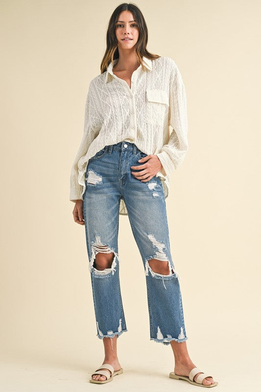 Effortlessly Chic Distressed Raw Hem Cropped Jeans