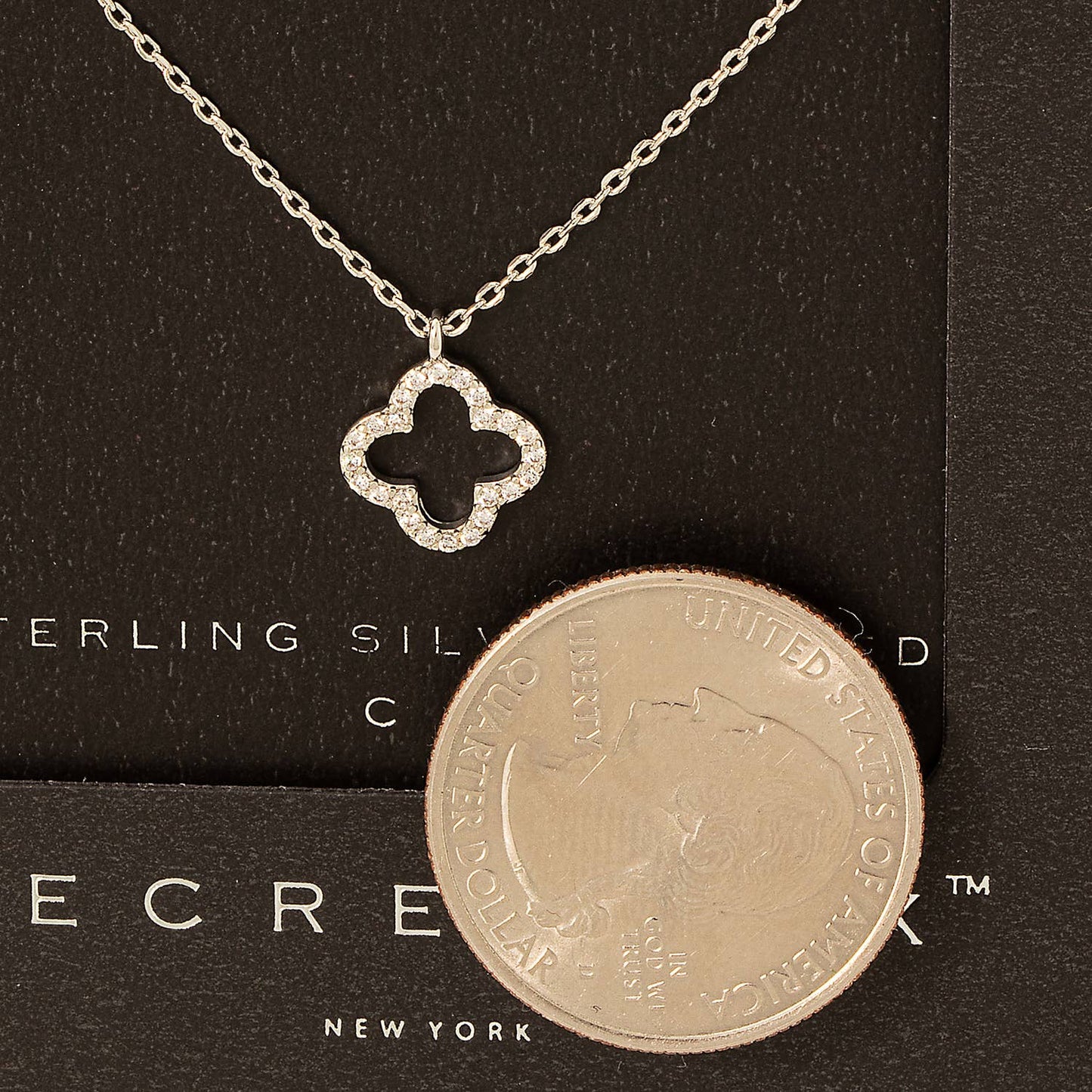 Golden Glow Clover Necklace – Secret Box Exclusive